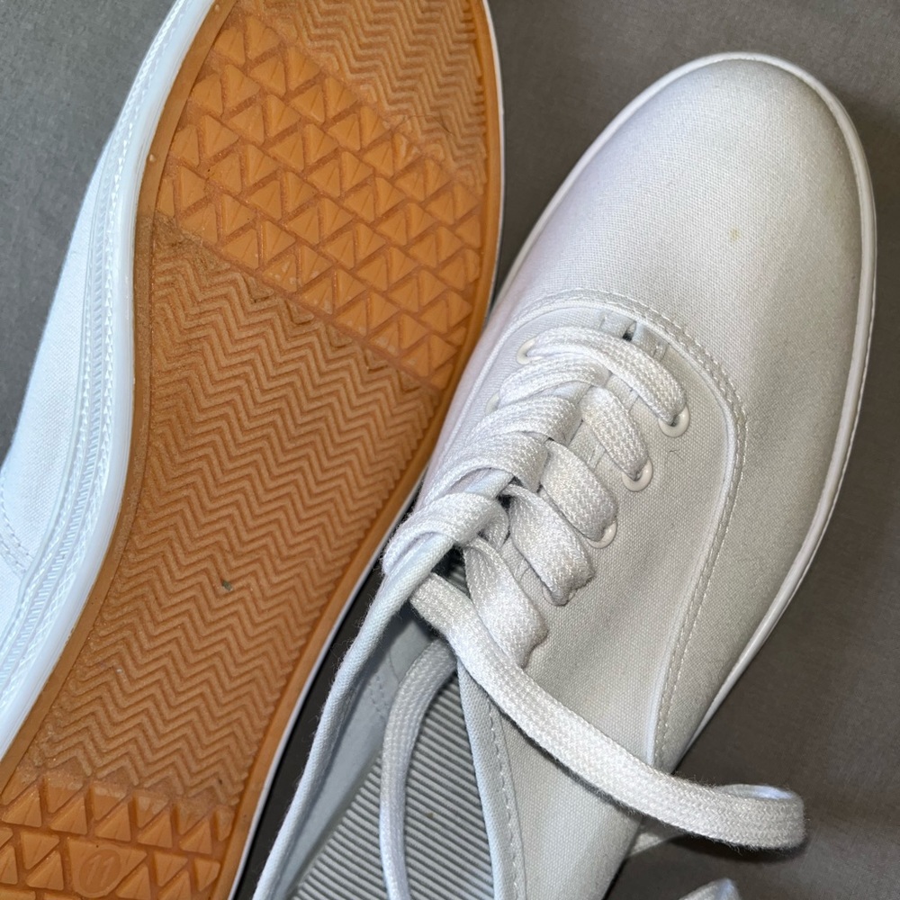 Universal thread white slip on’s